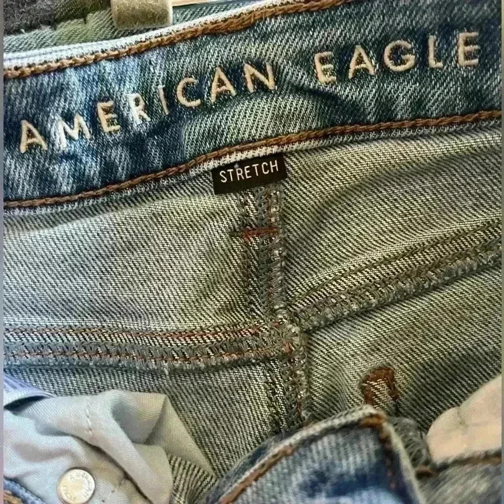 (EUC) American Eagle Medium Wash Jeans Size 00 - Picture 8 of 9